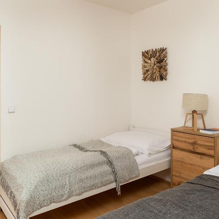 Sunny Apartment In Modrany By Prague Days Esterno foto