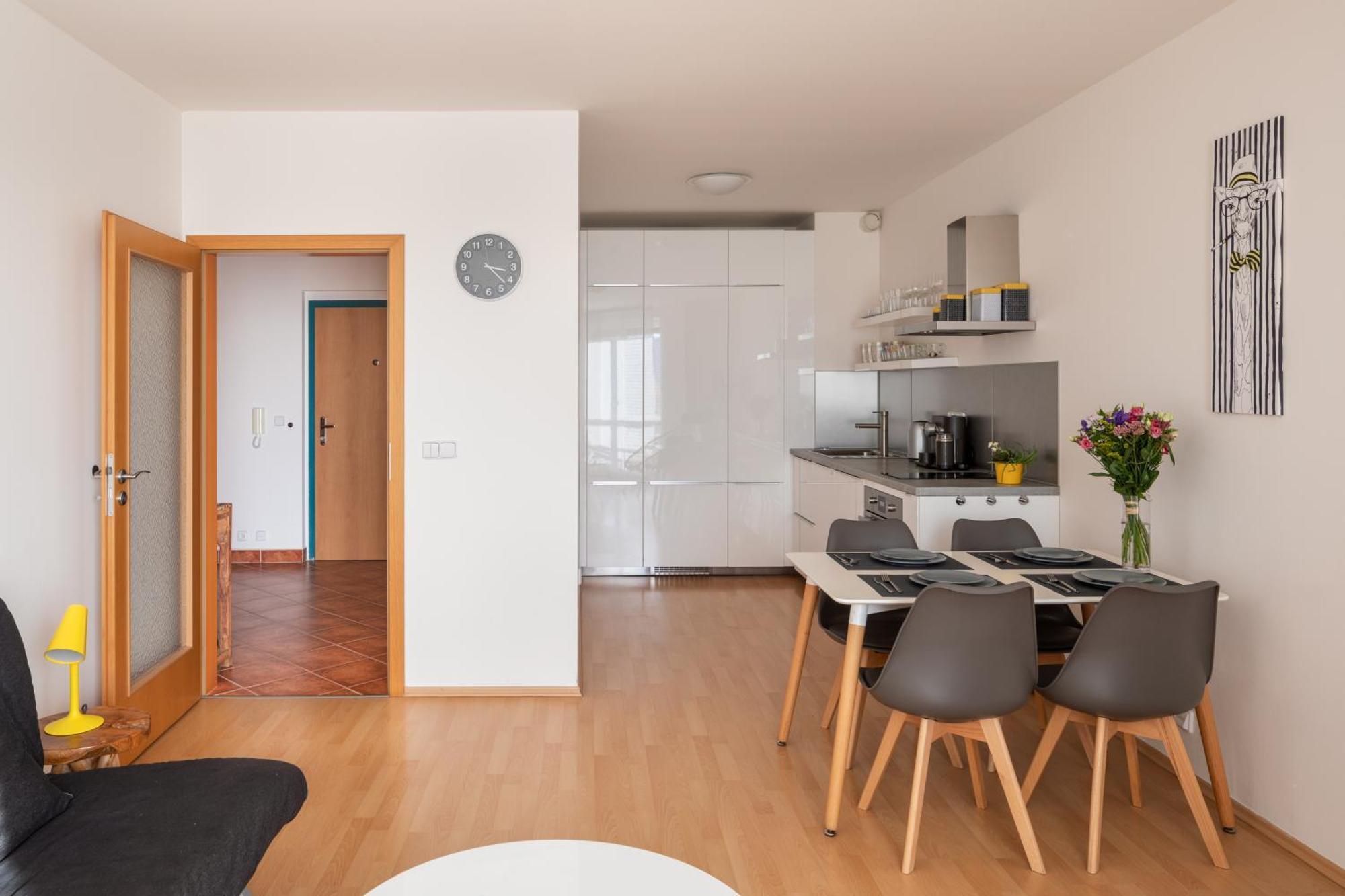 Sunny Apartment In Modrany By Prague Days Esterno foto