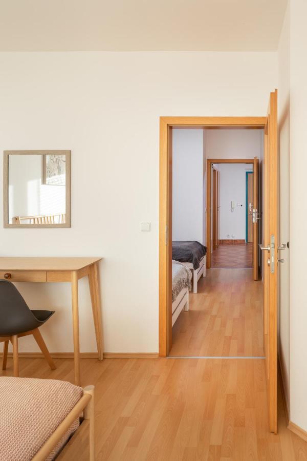 Sunny Apartment In Modrany By Prague Days Esterno foto